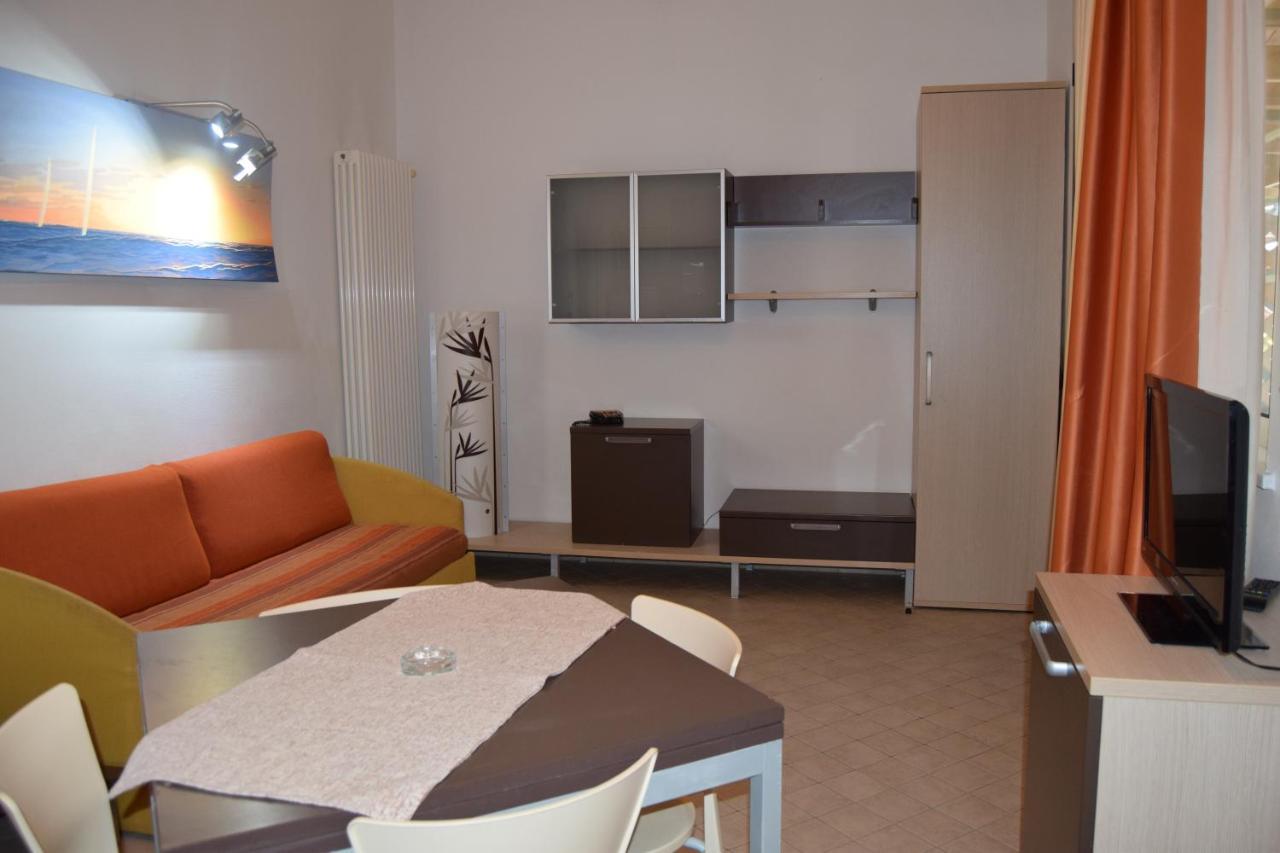 Aparthotel Oasi Del Mare Tirrenia Exterior foto