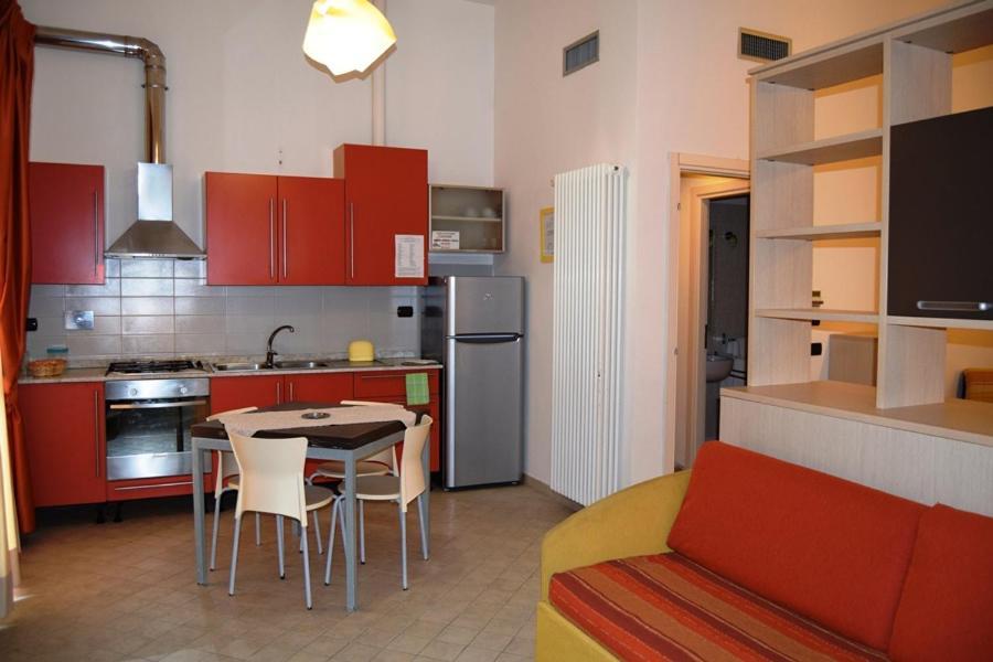 Aparthotel Oasi Del Mare Tirrenia Exterior foto